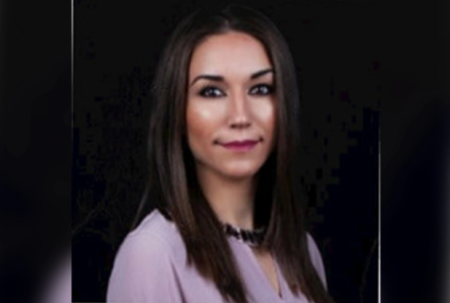 «Ντρέπομαι πολύ» δηλώνει η αστυνομικός που χόρεψε πάνω στον υπαρχηγό της