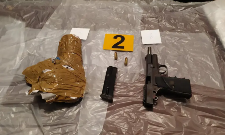 Έξι φορές είχαν πυροβολήσει οι Ρομά στο Μενίδι με το όπλο αστυνομικού