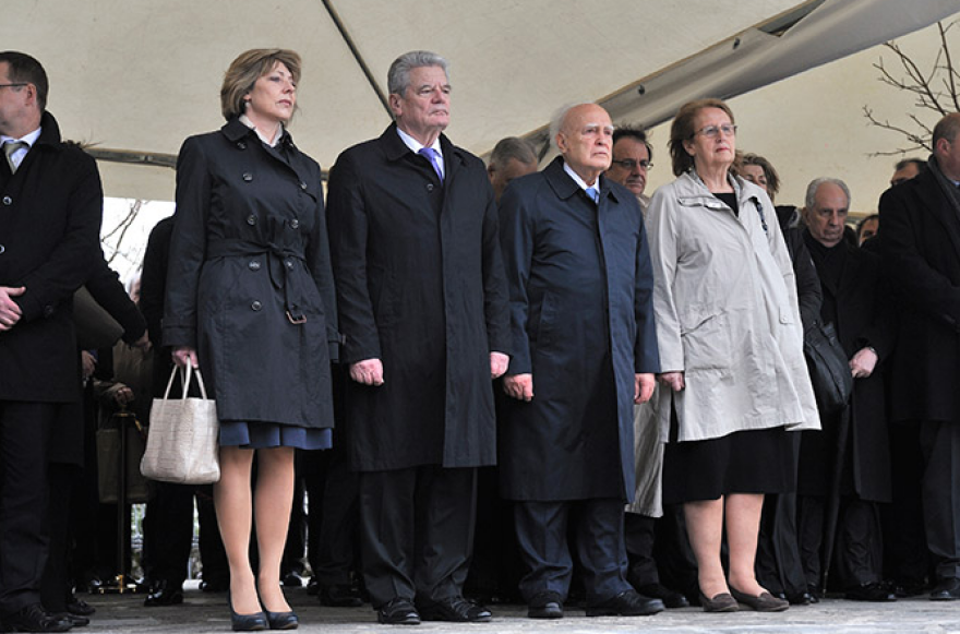 Κάρολος Παπούλιας: Η μεγάλη διαδρομή του Προέδρου που οι «Αγανακτισμένοι» αποκάλεσαν «προδότη»