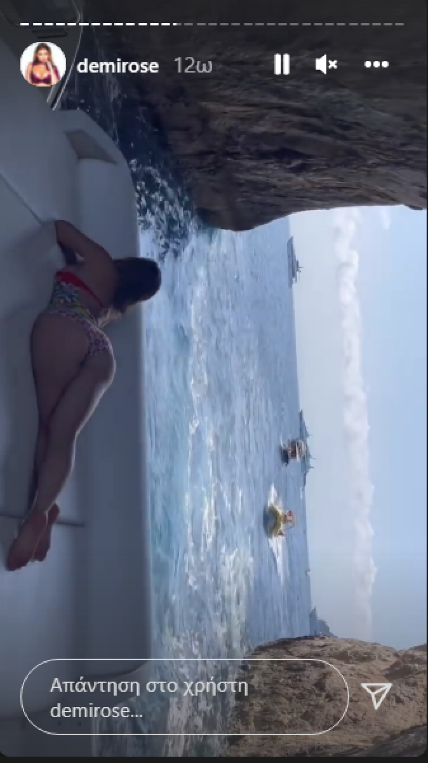 Αντί για Χριστουγεννιάτικο ρεβεγιόν... η Ντέμι Ρόουζ έκανε βουτιές στην Ίμπιζα