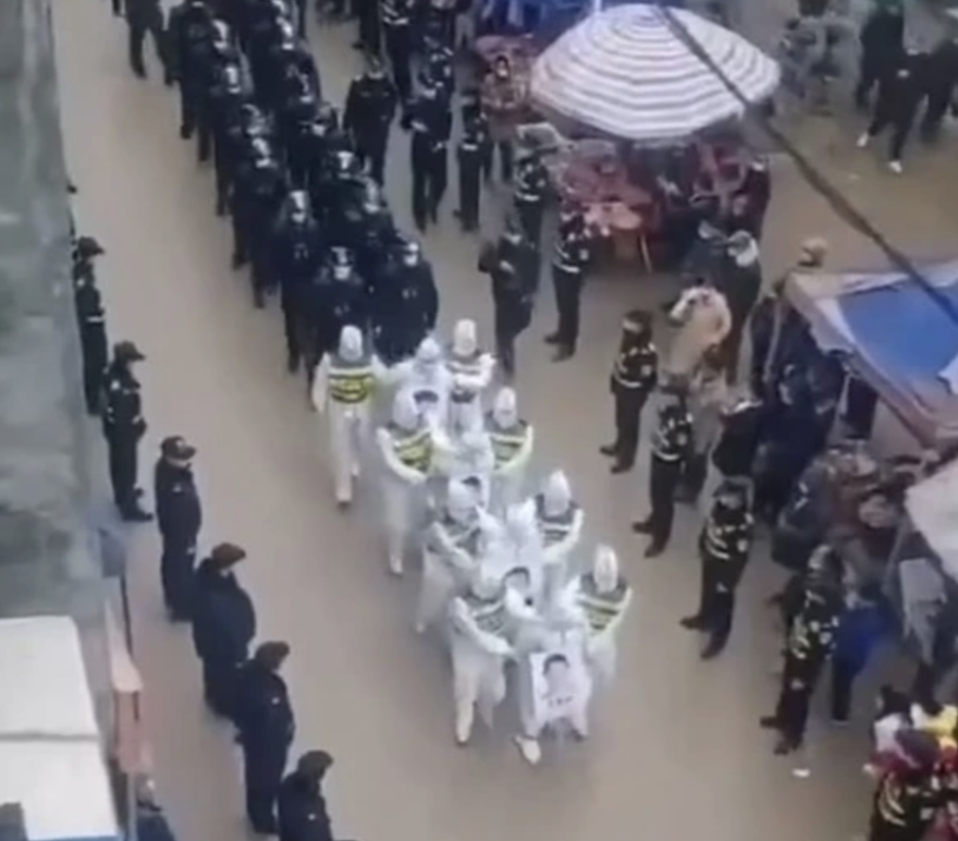 Οργή για τη διαπόμπευση παραβατών της νομοθεσίας στην Κίνα εν μέσω πανδημίας - Δείτε βίντεο