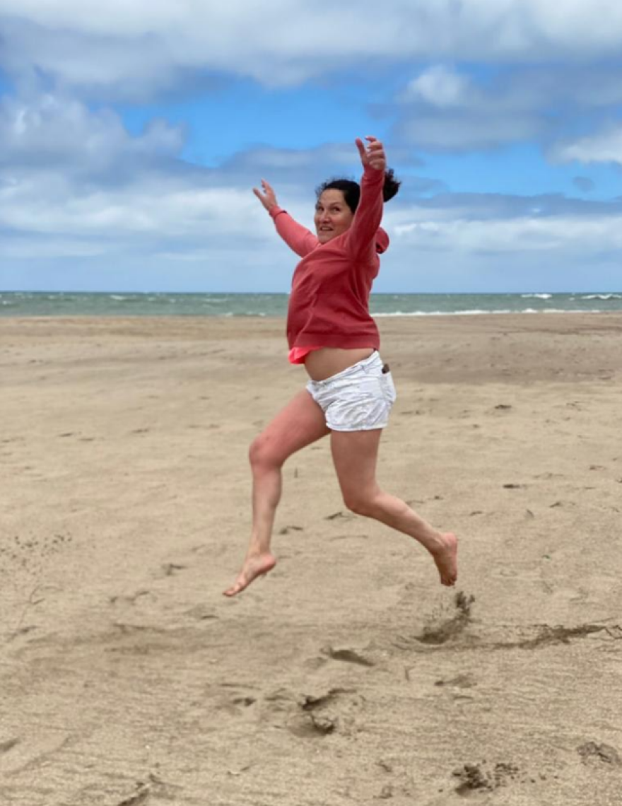 Τυφλή ηθοποιός στην Αργεντινή χορεύει και διδάσκει ελληνικούς χορούς «με τα μάτια της ψυχής»