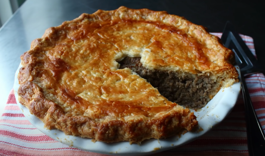 Νουντλς από φαγόπυρο, ρέγγες τουρσί και γουρουνάκια από αμυγδαλόπαστα - Πρωτοχρονιάτικα φαγητά ανά τον πλανήτη