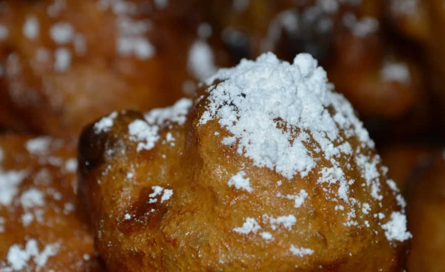 Νουντλς από φαγόπυρο, ρέγγες τουρσί και γουρουνάκια από αμυγδαλόπαστα - Πρωτοχρονιάτικα φαγητά ανά τον πλανήτη