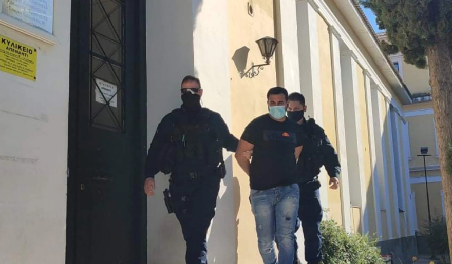 Ομηρία στον Άγιο Παντελεήμονα: Την χτυπούσε στο κεφάλι και της έριχνε μπουνιές - Συγκλονίζει η κατάθεση της γυναίκας 