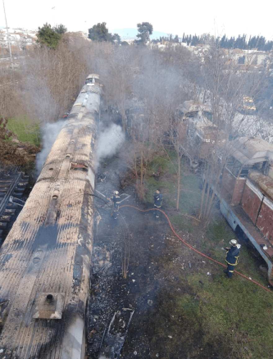 Λάρισα: Τυλίχθηκε στις φλόγες βαγόνι τρένου σε αμαξοστάσιο (βίντεο και φωτογραφίες)