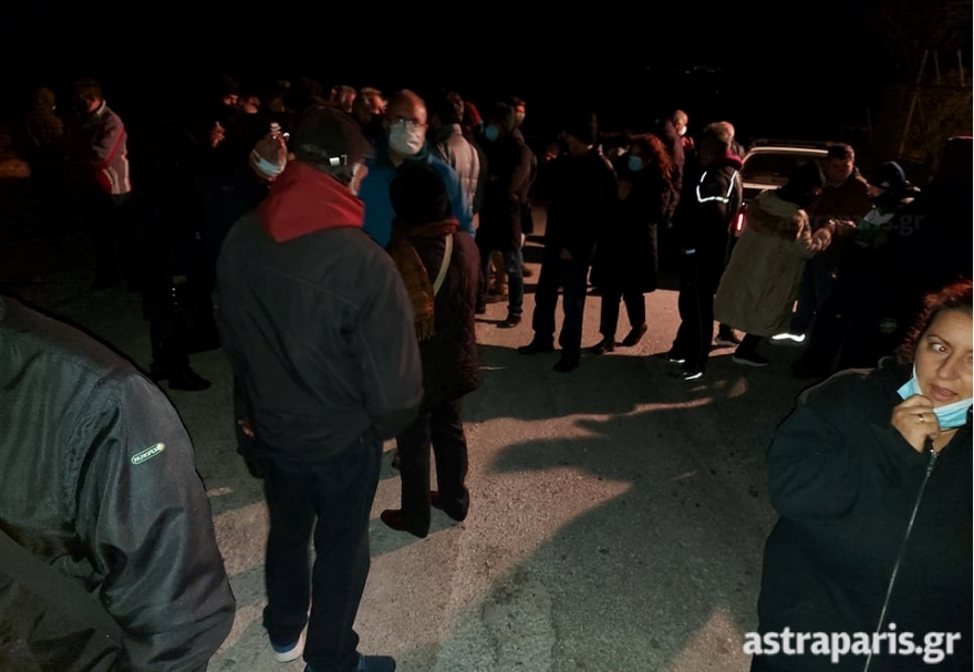 Χίος: Μπλόκο των κατοίκων στο πλοίο «Πελαγίτης» για τη δημιουργία νέας δομής μεταναστών (βίντεο και φωτογραφίες)