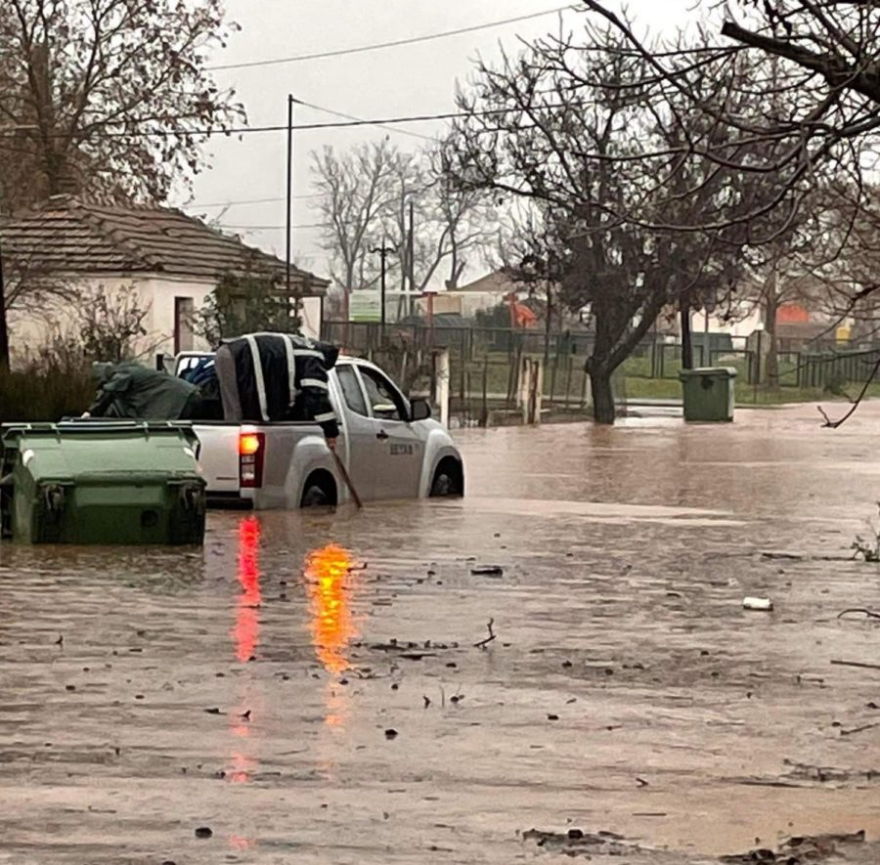 Κακοκαιρία «Διομήδης»: Προβλήματα σε Φάρσαλα και Τρίκαλα, εκκενώθηκε οικισμός - Μήνυμα του 112 στη Μαγνησία