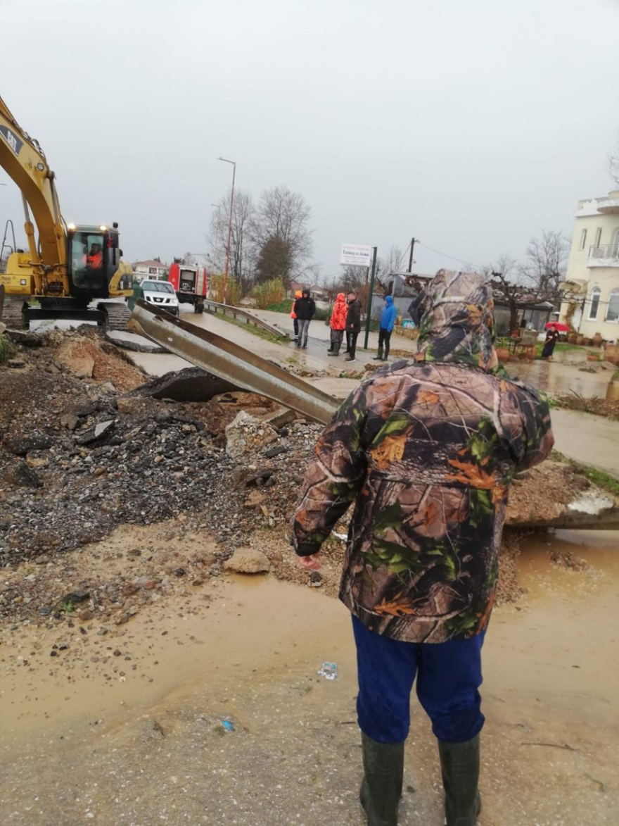 Κακοκαιρία «Διομήδης»: Προβλήματα σε Φάρσαλα και Τρίκαλα, εκκενώθηκε οικισμός - Μήνυμα του 112 στη Μαγνησία