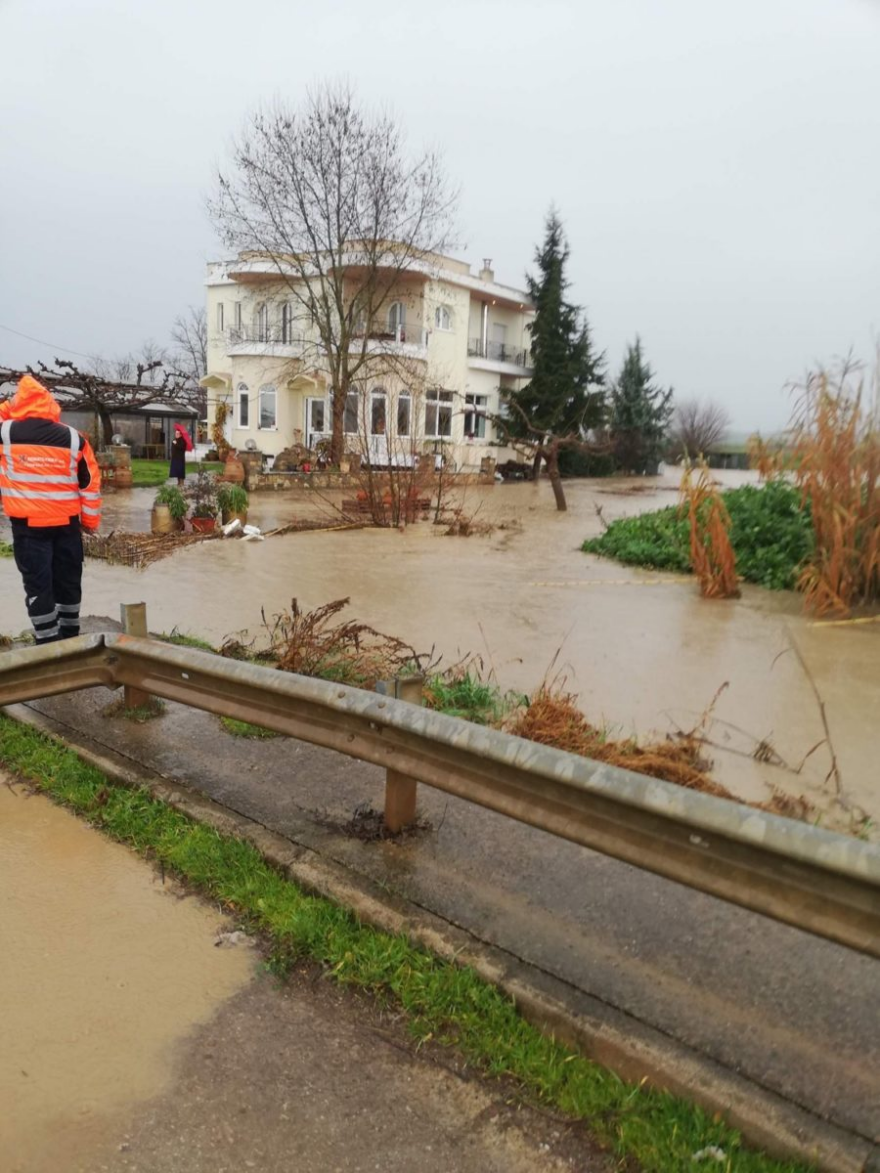 Κακοκαιρία «Διομήδης»: Προβλήματα σε Φάρσαλα και Τρίκαλα, εκκενώθηκε οικισμός - Μήνυμα του 112 στη Μαγνησία
