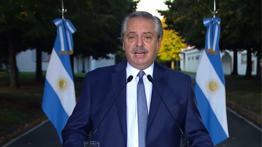 Δεν είναι μόνο ο Τζόκοβιτς -  Πάρτι, φιλιά και αποδράσεις επωνύμων εν μέσω πανδημίας 