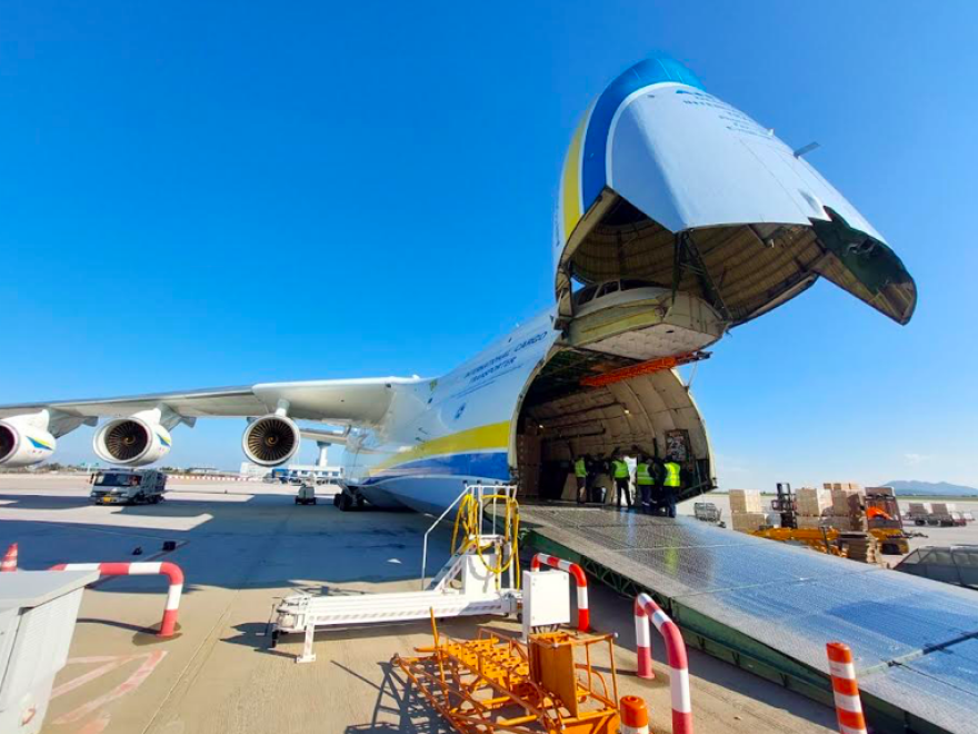 Κορωνοϊός: Θηριώδες αεροσκάφος Antonov μετέφερε στην Ελλάδα έξι εκατ. self test από την Κίνα