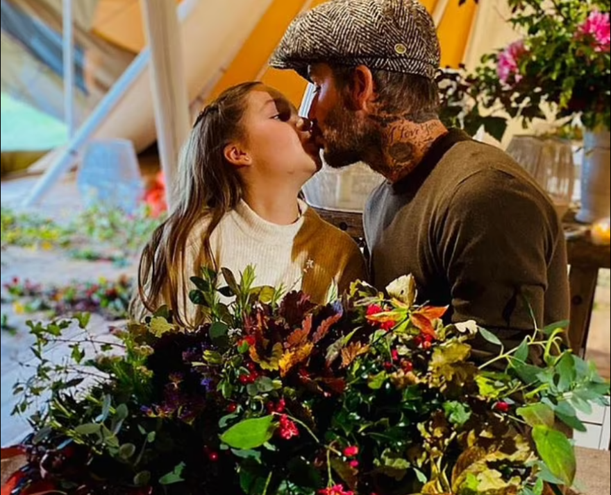 O Ντέιβιντ Μπέκαμ ξαναφίλησε την κόρη του στο στόμα και προκάλεσε αντιδράσεις - «Είναι μεγάλο παιδί πια!»