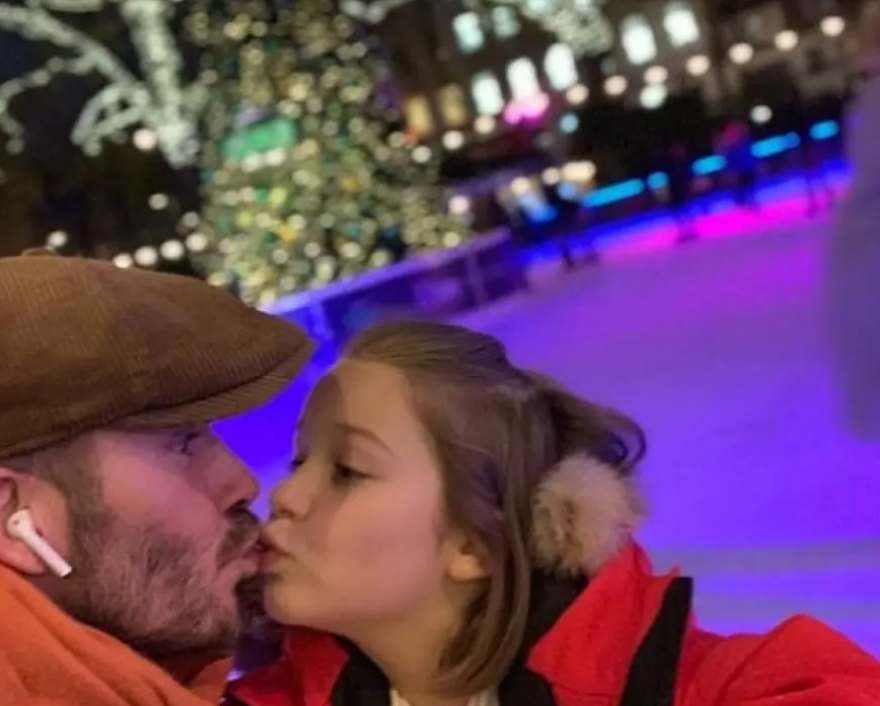 O Ντέιβιντ Μπέκαμ ξαναφίλησε την κόρη του στο στόμα και προκάλεσε αντιδράσεις - «Είναι μεγάλο παιδί πια!»