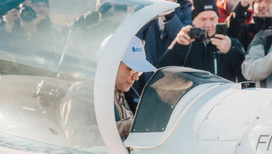 Έτοιμη να γράψει ιστορία η 19χρονη με το μονοκινητήριο που κάνει τον γύρο του κόσμου!