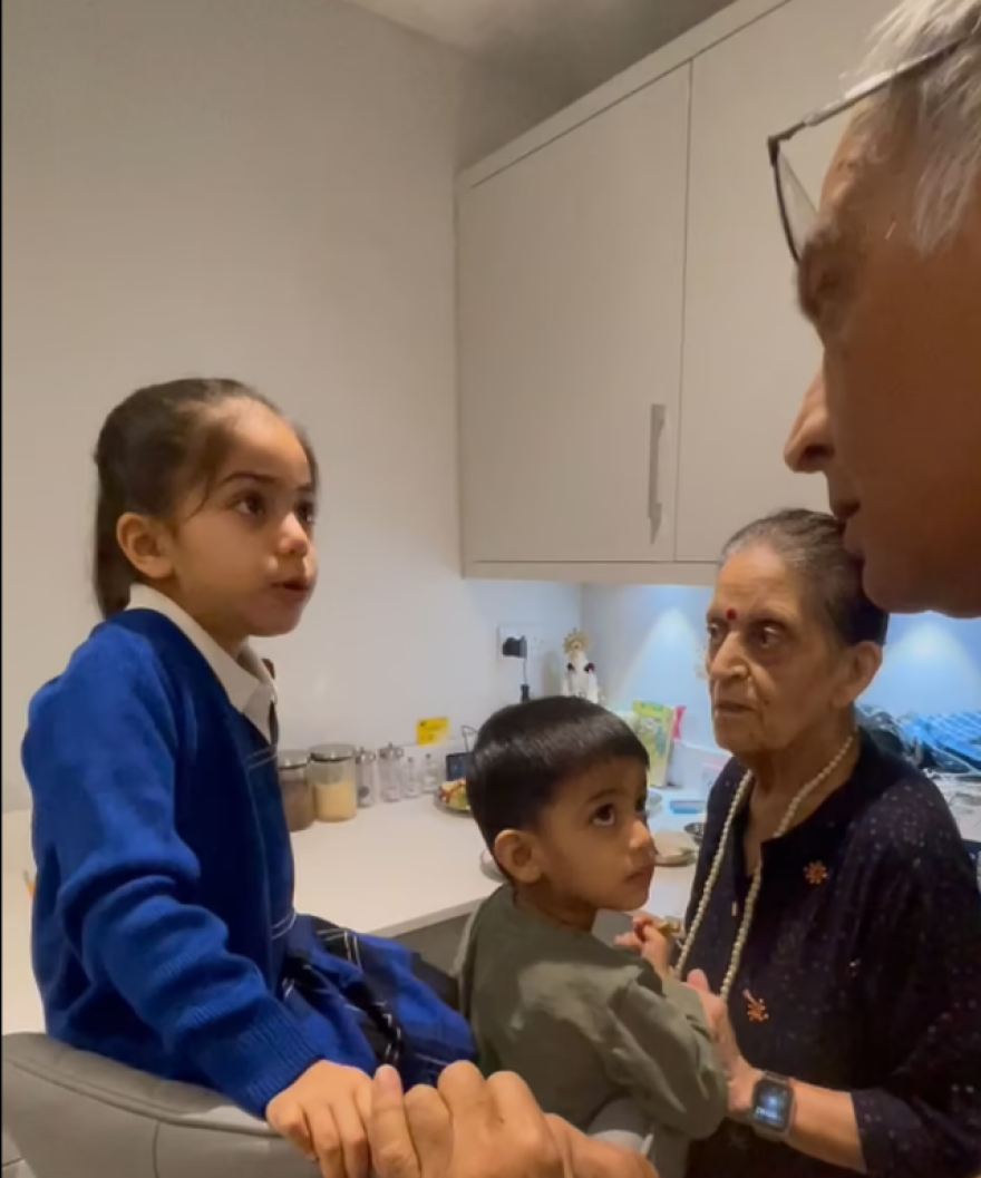 Πεντάχρονο κοριτσάκι «δικάζει» τον Μπόρις Τζόνσον για το «partygate» και γίνεται viral