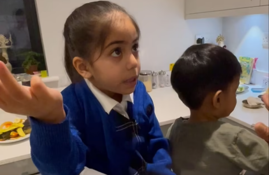 Πεντάχρονο κοριτσάκι «δικάζει» τον Μπόρις Τζόνσον για το «partygate» και γίνεται viral