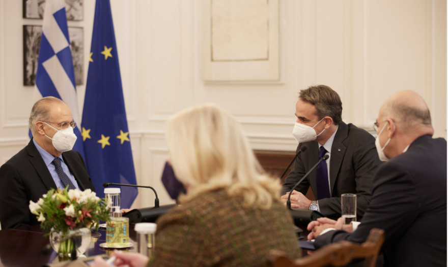 Συνάντηση Μητσοτάκη - Κασουλίδη: Αυστηρό μήνυμα στην Τουρκία για τα Βαρώσια