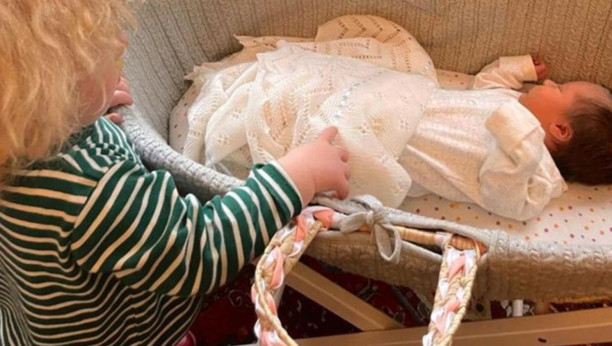 Ο κορωνοϊός «χτύπησε άσχημα» την έξι εβδομάδων κόρη του Μπόρις Τζόνσον