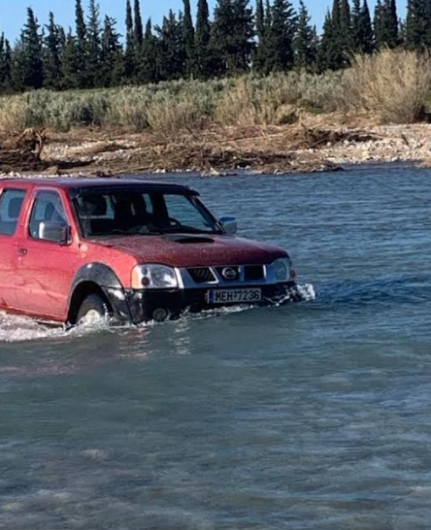 Εύηνος: Διαμαρτυρία με τρακτέρ για την γκρεμισμένη γέφυρα – Απελπισμένοι οι κάτοικοι