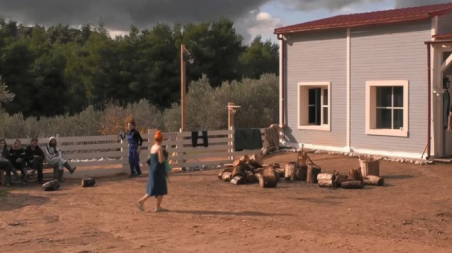 Φάρμα: Η Νάιρα Αλεξοπούλου δίνει σόου στο πρώτο της μπάνιο - Δείτε βίντεο