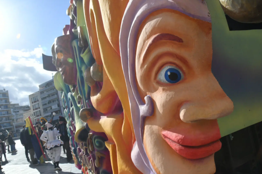 Ξεκίνησαν οι εκδηλώσεις για το Πατρινό Καρναβάλι, ξεχύθηκαν στους δρόμους οι καρναβαλιστές - Βίντεο και φωτογραφίες