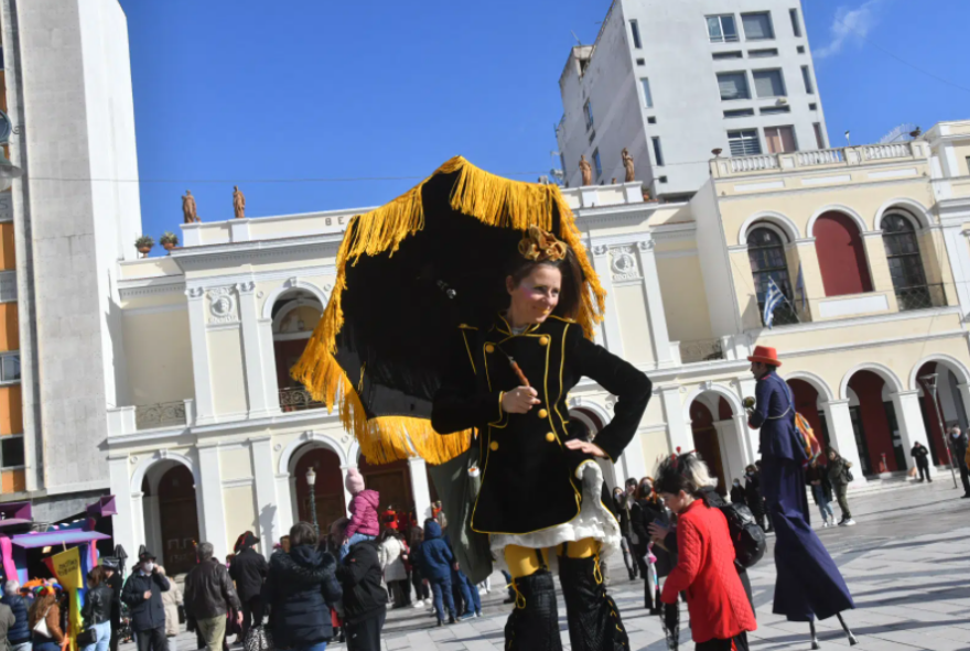 Ξεκίνησαν οι εκδηλώσεις για το Πατρινό Καρναβάλι, ξεχύθηκαν στους δρόμους οι καρναβαλιστές - Βίντεο και φωτογραφίες