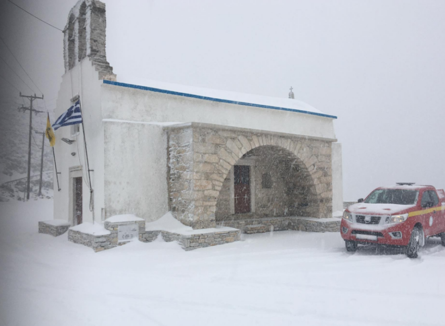 Κακοκαιρία «Ελπίς»:  Πρωτόγνωρες εικόνες - Στα «λευκά» ντύθηκαν τα νησιά του Αιγαίου