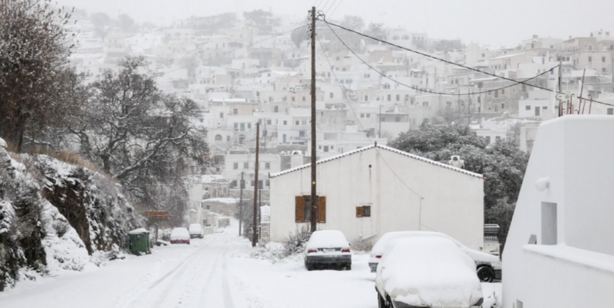 Κακοκαιρία «Ελπίς»:  Πρωτόγνωρες εικόνες - Στα «λευκά» ντύθηκαν τα νησιά του Αιγαίου