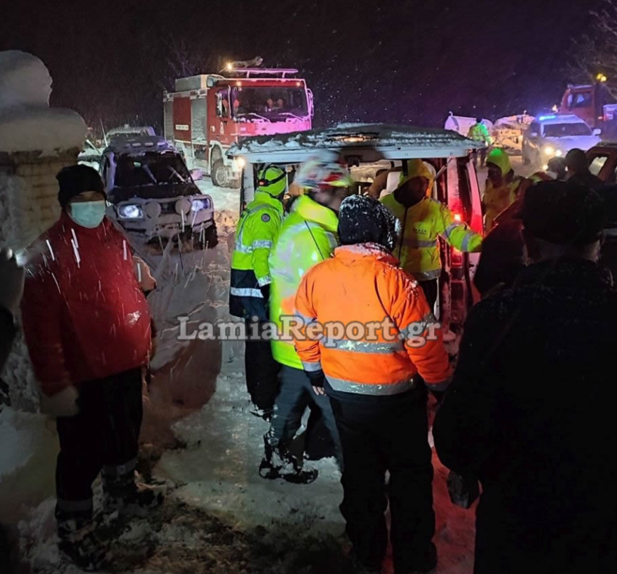 Οινόη: «Μας ξέχασαν» καταγγέλλουν οι επιβάτες του τρένου - Δείτε εικόνες από το ατύχημα