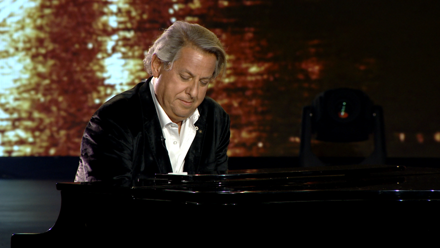 To «Σπίτι με το Mega» υποδέχεται τον Θανάση Πολυκανδριώτη