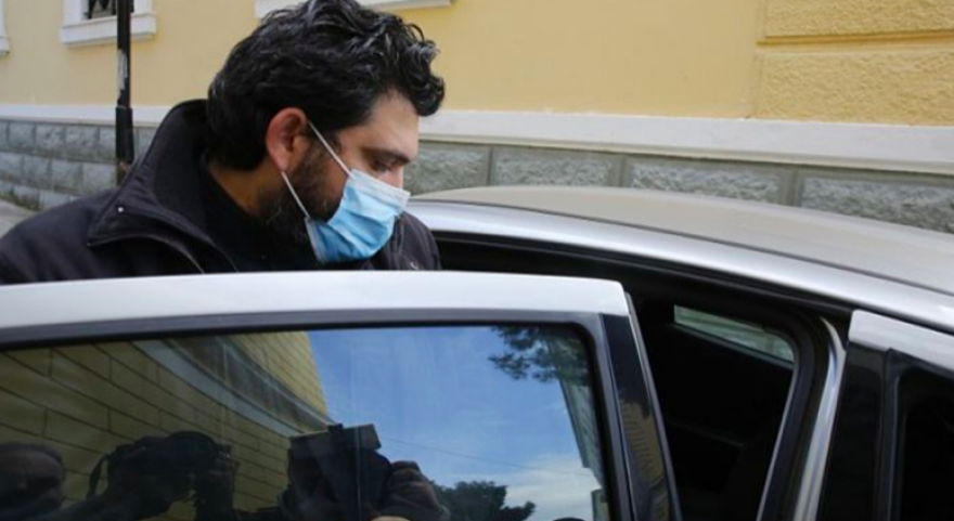 Αυτός είναι ο σάτυρος ιερέας στα Κάτω Πατήσια