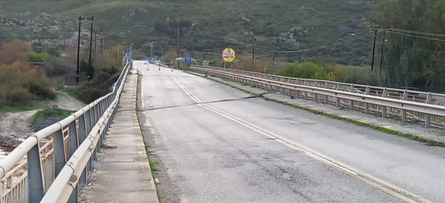 Γέφυρα Ευήνου: Αγωνία και οργή για την ανυπαρξία λύσεων στο πρόβλημα του αποκλεισμού