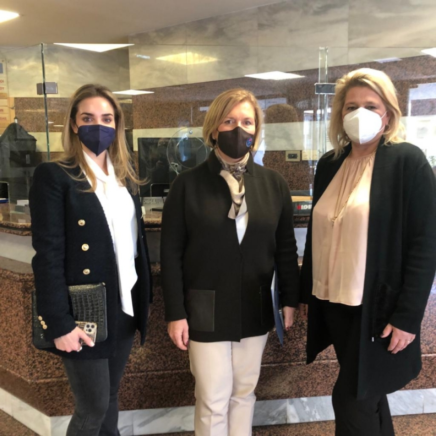 Γκάγκα: Επισκέφθηκε το φαρμακείο του ΕΟΠΠΥ από όπου διανέμονται τα αντιικά χάπια για την Covid-19