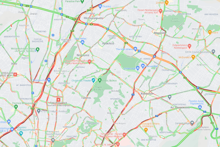 Κίνηση στους δρόμους της Αθήνας υπό βροχή: Μποτιλιάρισμα τώρα στην Αττική Οδό, προς Ελευσίνα