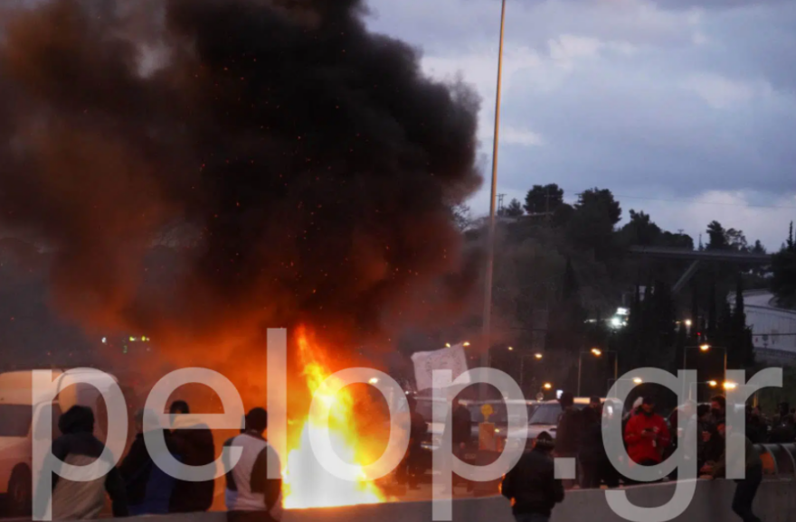 Αιγιάλεια: Αγρότες άναψαν φωτιές στην Εθνική Οδό, κλιμακώνονται οι κινητοποιήσεις - Δείτε φωτογραφίες