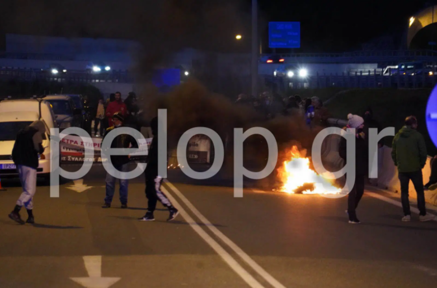 Αιγιάλεια: Αγρότες άναψαν φωτιές στην Εθνική Οδό, κλιμακώνονται οι κινητοποιήσεις - Δείτε φωτογραφίες