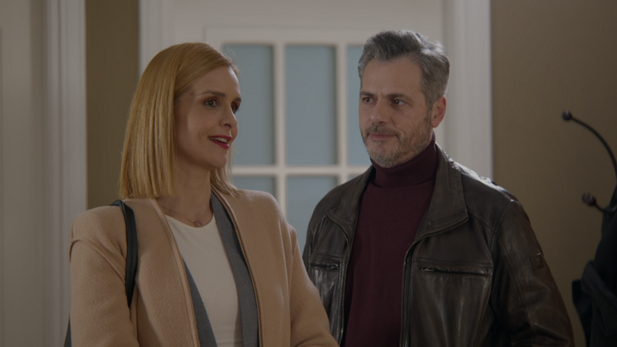 Άσε μας ρε μαμά: Ο Θωμάς ετοιμάζεται για την πρόταση γάμου στην Ρωξάνη, όμως η απάτη του στο Πόρτο Τσίγκρι αποκαλύπτεται 