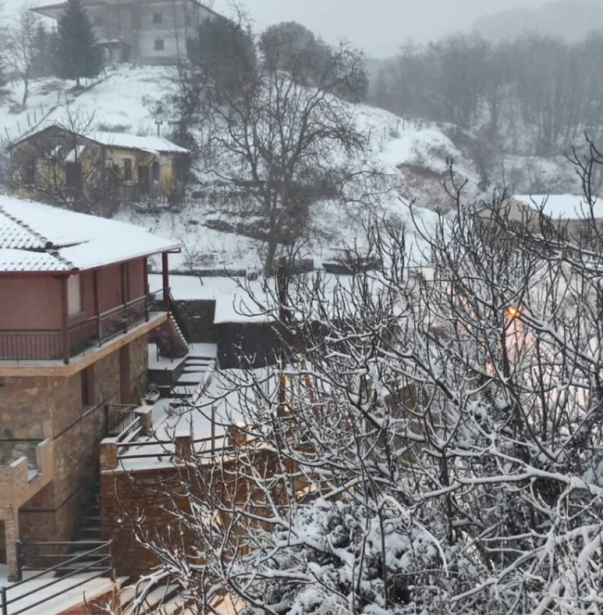 Καιρός: Χιόνια στις γύρω περιοχές της Θεσσαλονίκης με κλειστά σχολεία στο Λαγκαδά, δείτε φωτογραφίες