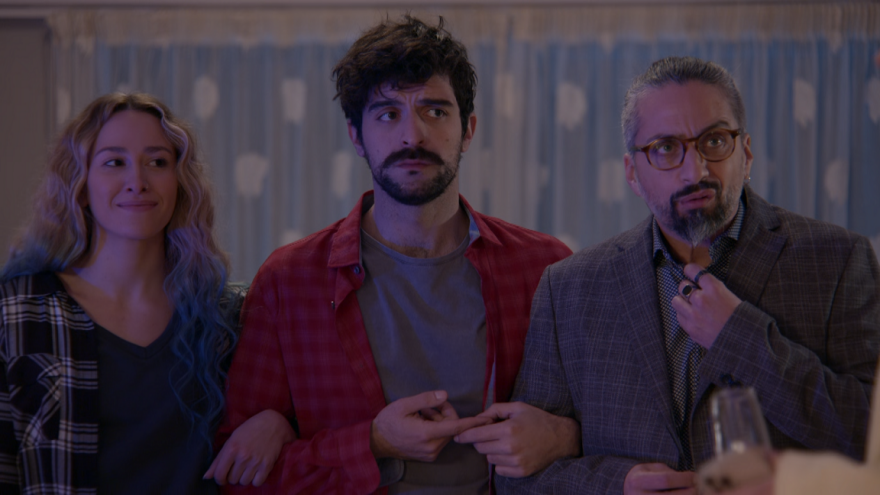 Άσε μας ρε μαμά: Η Ρωξάνη λέει το πολυπόθητο ναι στην πρόταση γάμου του Θωμά