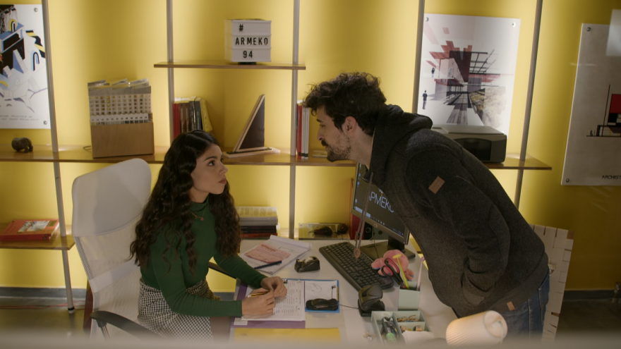 Άσε μας ρε μαμά: Η Ρωξάνη λέει το πολυπόθητο ναι στην πρόταση γάμου του Θωμά