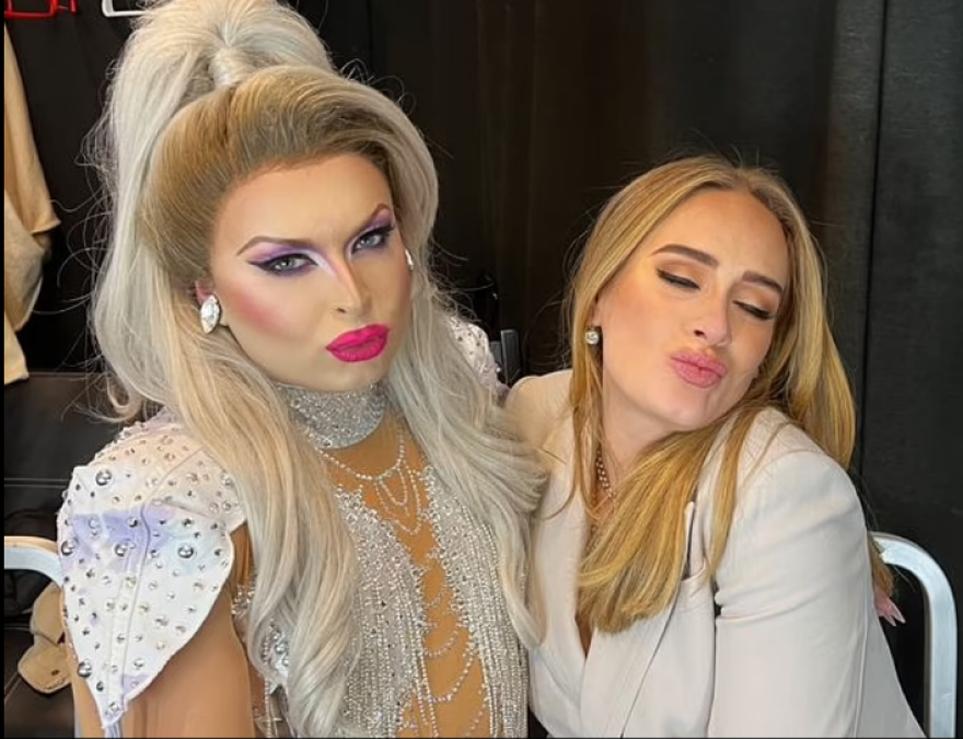 Η Adele μεθυσμένη έκανε pole dancing και πέταξε το σακάκι της σε γκέι κλαμπ του Λονδίνου