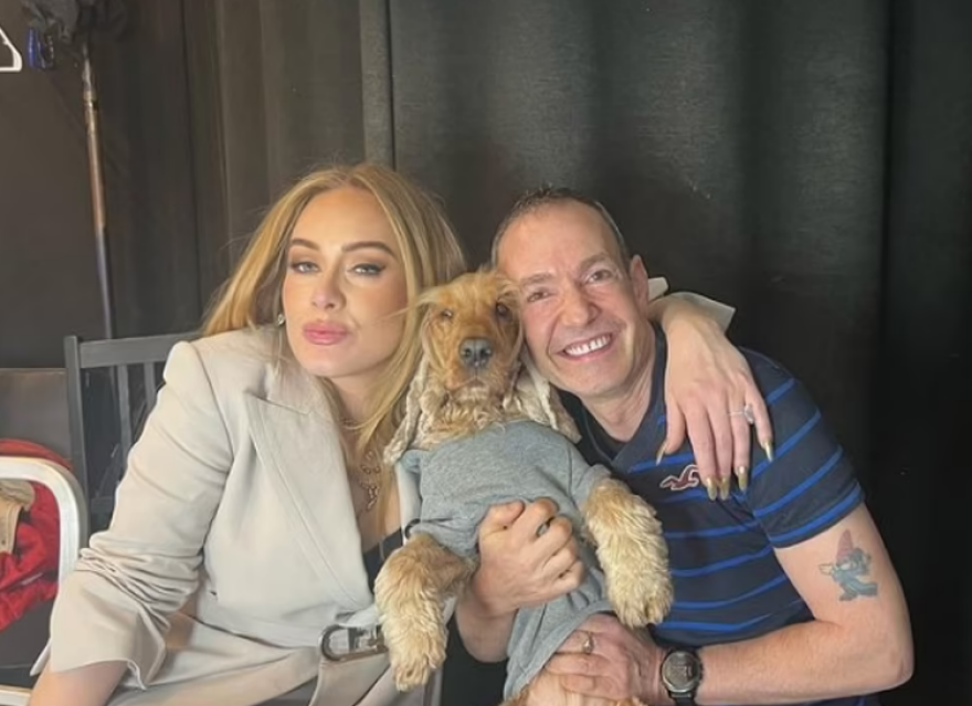 Η Adele μεθυσμένη έκανε pole dancing και πέταξε το σακάκι της σε γκέι κλαμπ του Λονδίνου