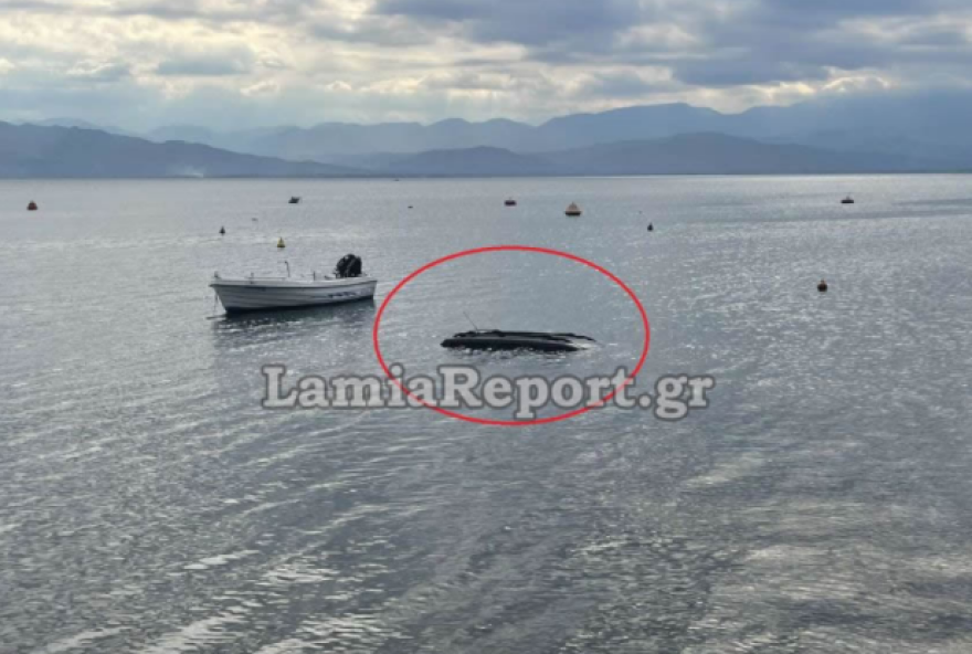 Φθιώτιδα: Ηλικιωμένος οδηγός έπεσε στη θάλασσα με το αυτοκίνητο - Δείτε βίντεο και φωτογραφίες