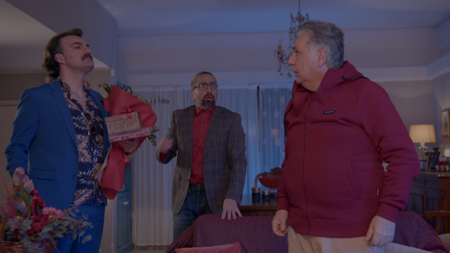 Άσε μας ρε μαμά: Η Νικόλ μαθαίνει ότι ο πατέρας της και η Ρωξάνη ήταν κάποτε ζευγάρι