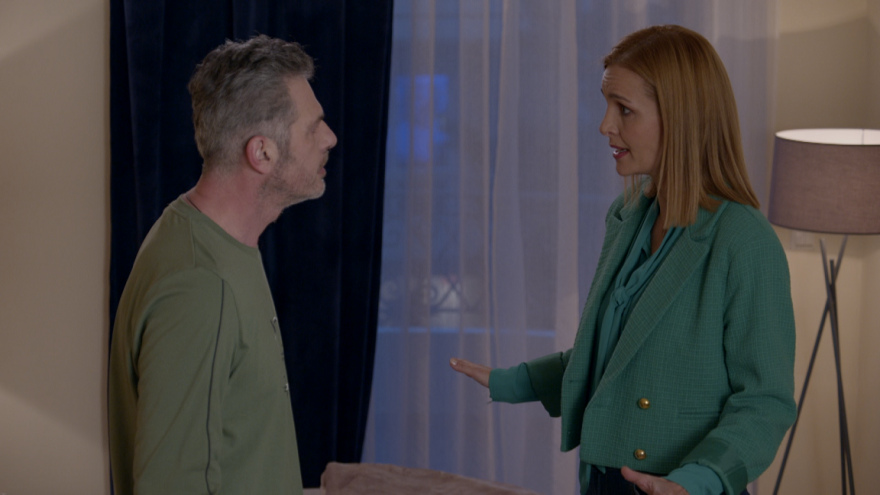 Άσε μας ρε μαμά: Η Νικόλ μαθαίνει ότι ο πατέρας της και η Ρωξάνη ήταν κάποτε ζευγάρι