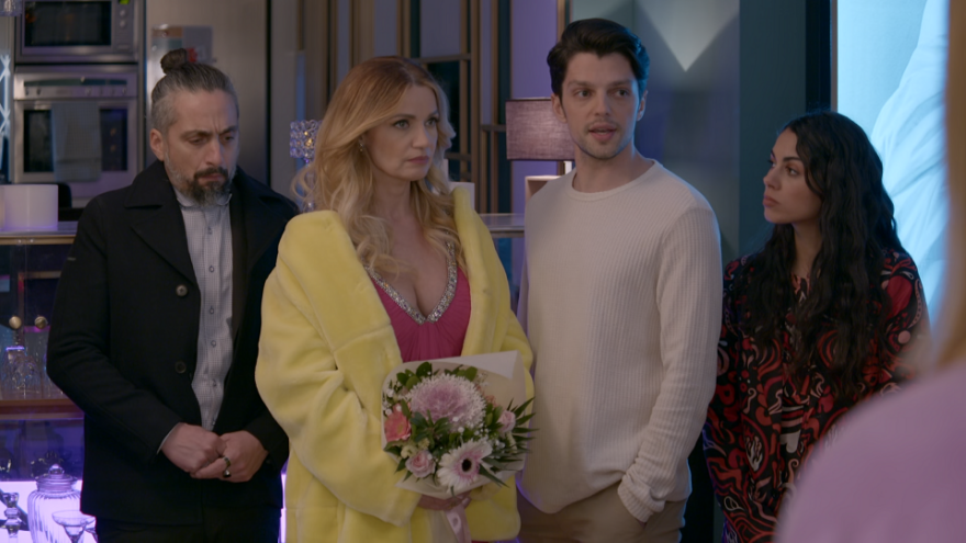 Άσε μας ρε μαμά: Η Νάντια προσπαθεί ύπουλα να οδηγήσει την Κορίνα σε παραίτηση