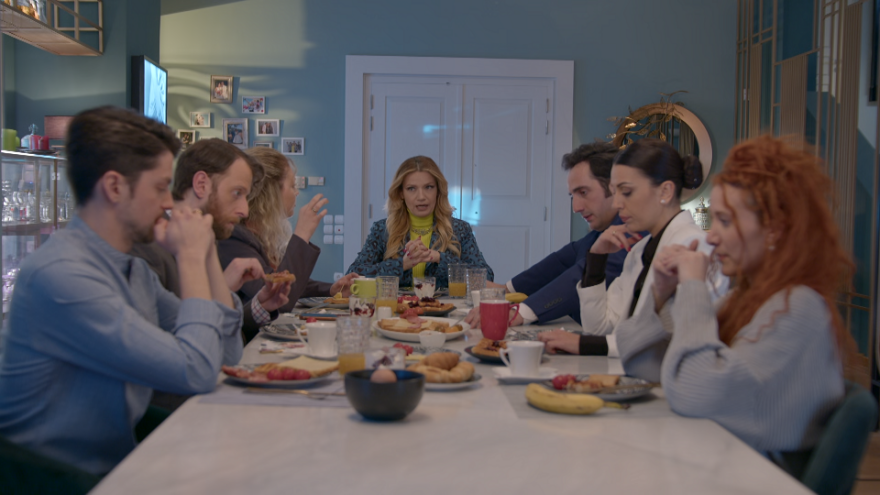 Άσε μας ρε μαμά: Η Νάντια προσπαθεί ύπουλα να οδηγήσει την Κορίνα σε παραίτηση