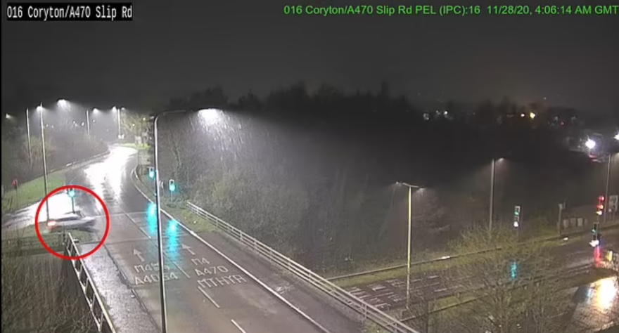 Βρετανία: Συγκλονιστικές εικόνες με πτώση αυτοκινήτου από γέφυρα - Σκοτώθηκε η συνοδηγός