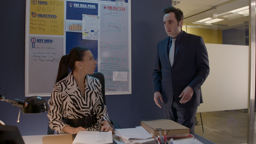 Άσε μας ρε μαμά: Η Ρωξάνη κι ο Μενέλαος αντιμέτωποι με το Θωμά και το Βασίλη